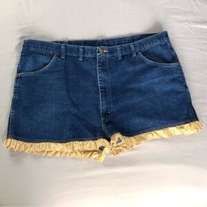Wrangler Denim Short Shorts Women’s Size 23 Yellow Gingham Ruffle Trim Plus Size